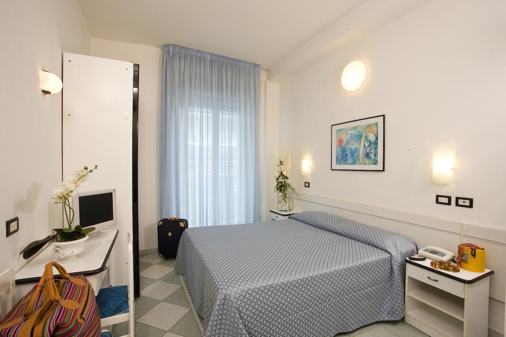 Hotel Elite Cattolica Quarto foto